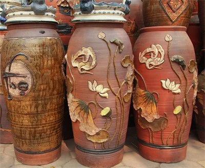 Ba chiếc bình gốm
