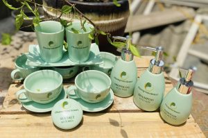 set đồ dùng khách sạn nhà tắm in logo gốm sứ bát tràng linh miêu