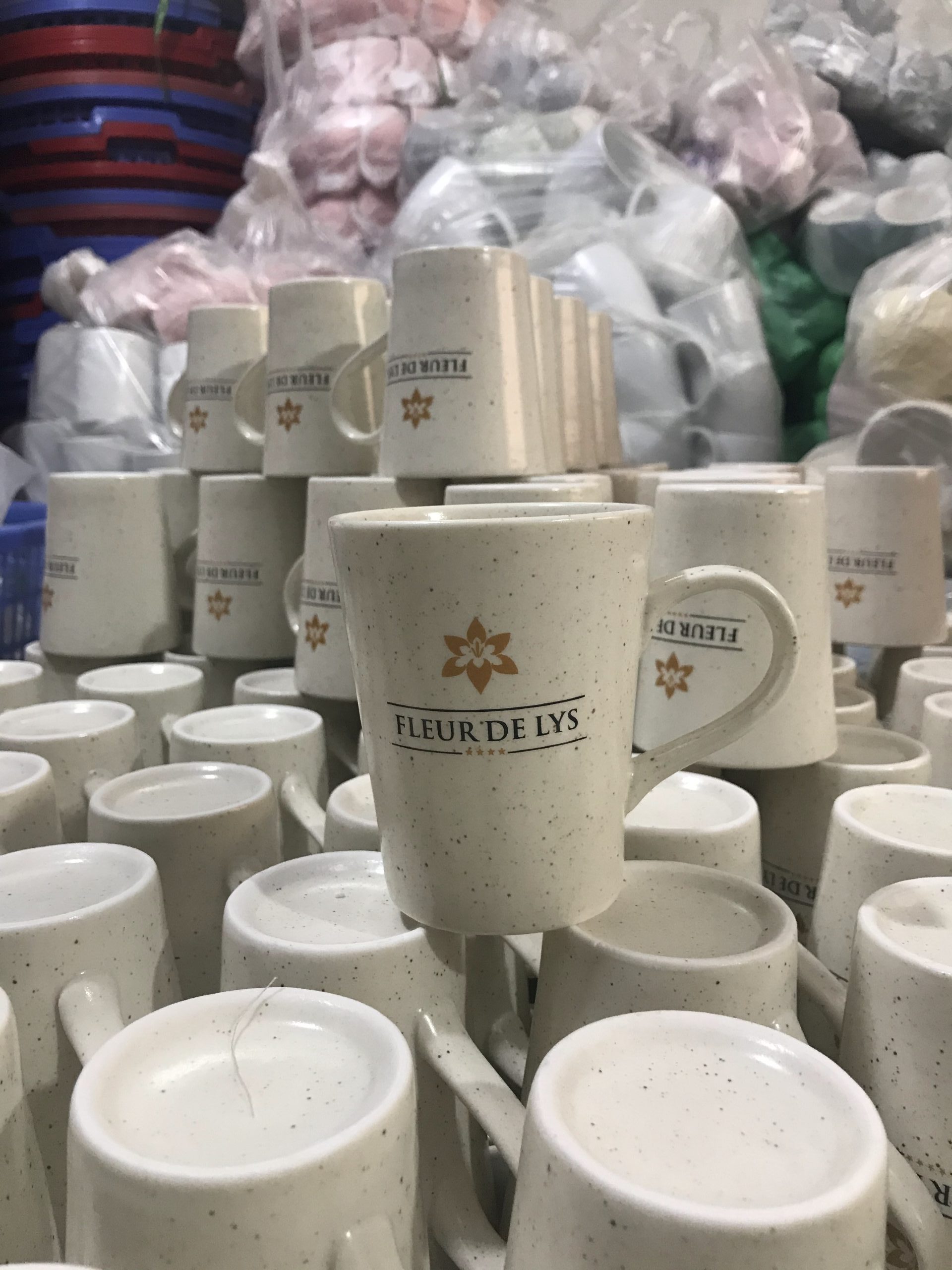 cốc sứ ly gốm sứ bát tràng in logo đồ dùng khách sạn linh miêu