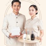 Bình sứ chiết dung dịch dầu gội sữa tắm Linh Miêu trong phòng tắm khách sạn