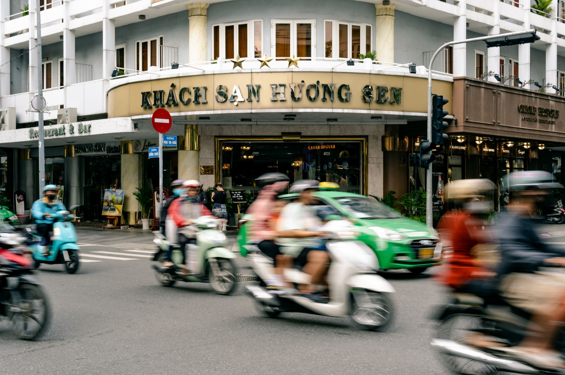 phụ kiện phòng tắm sứ khách sạn