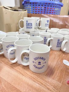 cốc sứ bát tràng in logo theo yêu cầu quà tặng doanh nghiệp